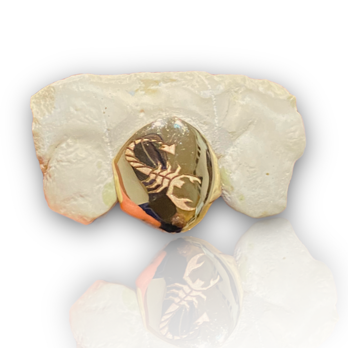 Custom 1 / Single Gold Tooth With Scorpion Engraving – Houston Texas Grillz